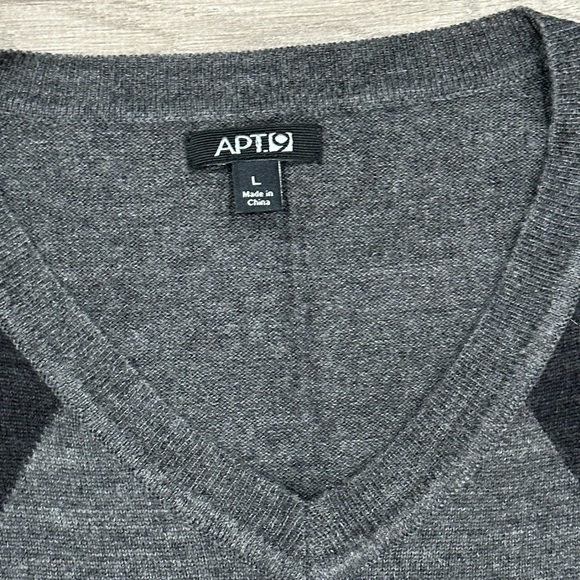 Apt. 9 Large 42 - 44 V-Neck Sweater Argyle Wool Blend Gray Charcoal Diamond NWOT - Picture 7 of 8